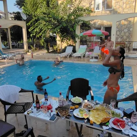 Ξενοδοχείο με διαμερίσματα Cileks 4*