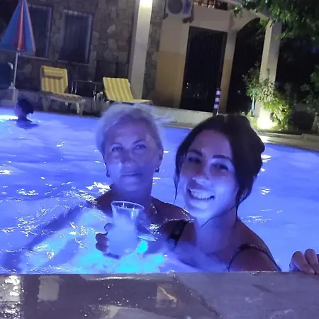 Cileks מלון דירות 4*